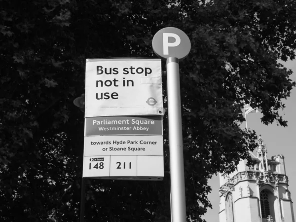 Лондон Великобритания Circa September 2019 Parliament Square Bus Stop Use — стоковое фото