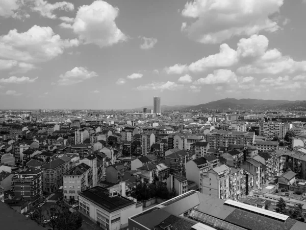 黒と白でトリノ イタリアの都市の空中ビュー — ストック写真