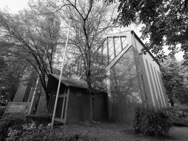 Koeln, Almanya 'daki Sankt Pankratius Kilisesi siyah beyaz