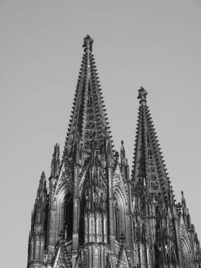 Koelner Dom Hohe Domkirche Sankt Petrus (anlamı Aziz Peter Katedrali) Almanya 'nın Koeln kentindeki gotik kilise.