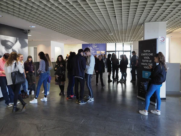 Turin Itália Fevereiro Circa 2020 Pessoas Que Visitam Gam Galleria — Fotografia de Stock