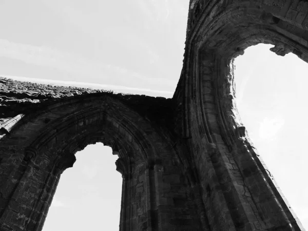 Tintern Circa 2019年9月 ティンバー修道院 ウェールズ語でAbaty Tyndyrn は黒と白の遺跡 — ストック写真