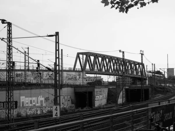 Köln Circa August 2019 Stahl Eisenbahnbrücke Schwarz Weiß — Stockfoto