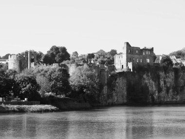 Chepstow Kalesi Harabeleri (Castell Cas-gwent in Welsh), Chepstow, Uk in black and white