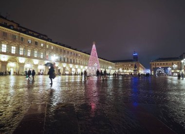 Torino, İtalya - Aralık 2019: Piazza San Carlo Meydanı Gece Manzarası