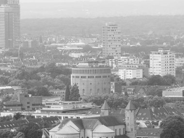 Koeln, Almanya 'da Wasserturm (anlamı Su Kulesi) siyah beyaz