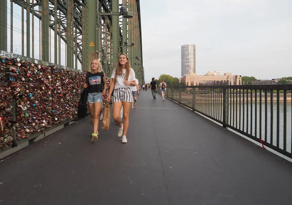 Koeln Tyskland Circa August 2019 Hohenzollernbruecke Betyder Hohenzollern Bron Över — Stockfoto