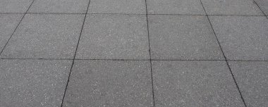 Geniş beton kaldırım arka plan olarak kullanışlı