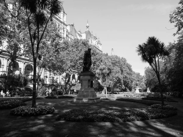 Londýn Circa Září 2019 Whitehall Gardens Westminster Černobílém — Stock fotografie