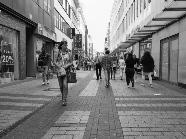 Koeln Germany Circa 2019年8月 Hohe Strasse High Street の人々が白黒のショッピングストリート — ストック写真