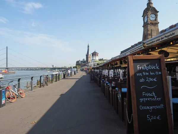 Duesseldorf Duitsland Circa August 2019 Rheinuferpromenade Aan Oever Van Rijn — Stockfoto