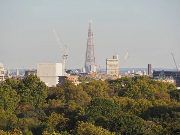 London Circa 2019年9月 リージェントズパークの北にあるプリムローズ ヒルからのロンドンのスカイラインの眺め — ストック写真