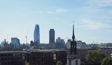 LONDON, İngiltere - CIRCA SEPTEMBER 2019: Londra şehrinin ufuk çizgisi manzarası