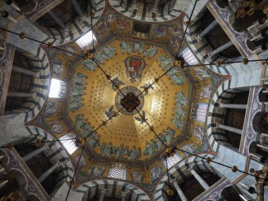 AÇEN, GERMANY - CRCA AĞUSTOS 2019: Aachener Dom Katedrali 'ndeki Şarlman Palatine Şapeli