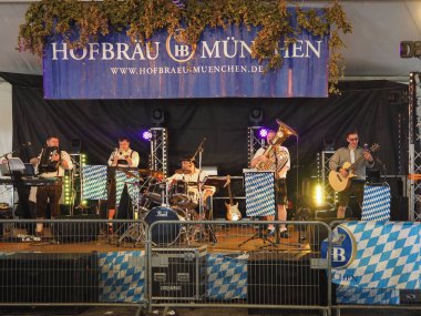 TURIN, İtalya - CIRCA ECTOBER 2019: Hofbraeu Oktoberfest bira festivali