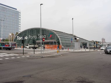 TURIN, İTALYA - CRCA ECTOBER 2019: Torino Susa İstasyonu