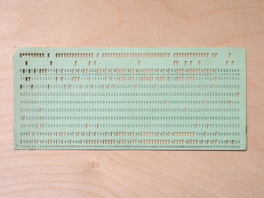 Bilgisayar veri depolama ve programlama için kullanılan eski kart