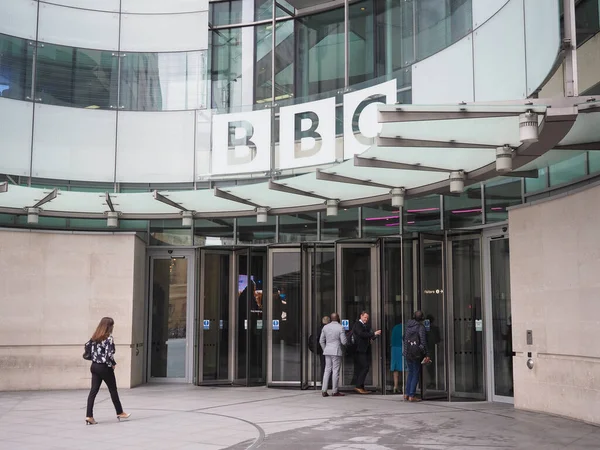 LONDON, UK - CIRCA SEPTEMBER 2019: BBC Yayın Merkezi Portland Place 'deki British Broadcasting Corporation