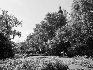 Londra, Uk - Eylül 2019: Whitehall Gardens (Westminster) siyah beyaz