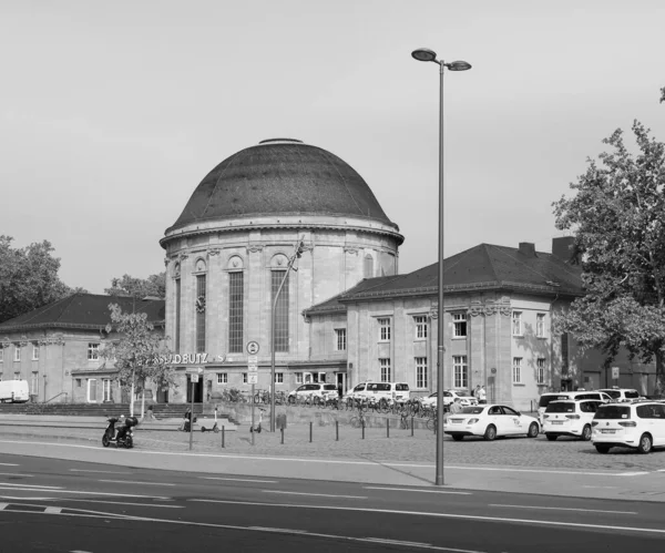 Koeln Německo Circa Srpen 2019 Messe Deutz Bahnhof Stanice Černobílé — Stock fotografie