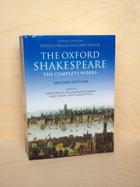 OXFORD, İngiltere - CIRCA Nisan 2020: The Oxford Shakespeare tam çalışma kitabı