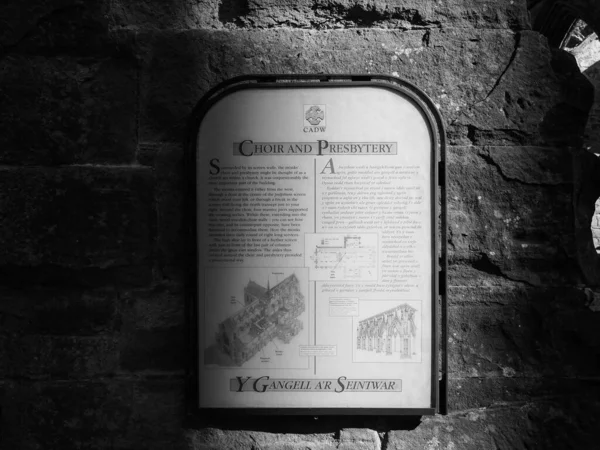 2019年9月 Circa Tinterns Tintern Abbey 威尔士语 Abaty Tyndyrn 黑白字签名 — 图库照片