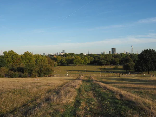 Circa 2019年9月 从摄政公园以北的Primrose Hill俯瞰伦敦的天际线 — 图库照片