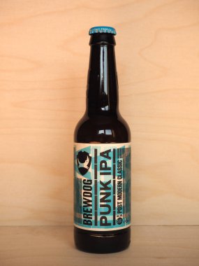 LONDON, İngiltere - CRCA Nisan 2020: Serseri IPA bira şişesi