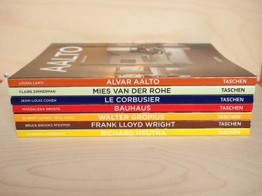 KOELN, GERMANY - CIRCA 2020: Taschen temel mimarlık serisi kitapları Alvar Aalto, Mies Van der Rohe, Le Corbusier, Walter Gropius, Bauhaus, Frank Lloyd Wright, Neutra