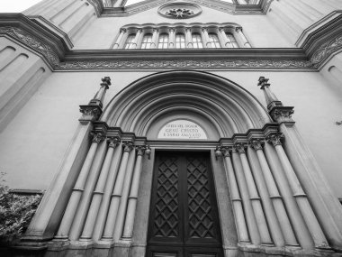 Tempio Valdese (anlamı Waldensian Tapınağı) İtalya 'nın Torino kentindeki Evanjelik Kilisesi. Metin, İsa 'ya inan demek ve siyah beyaz olarak kurtulacaksın.