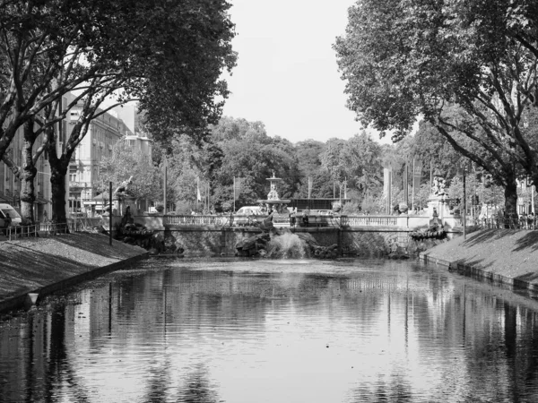 Duesseldorf Alemania Circa Agosto 2019 Fuente Tritonbrunnen Stadtgraben Significa Foso — Foto de Stock