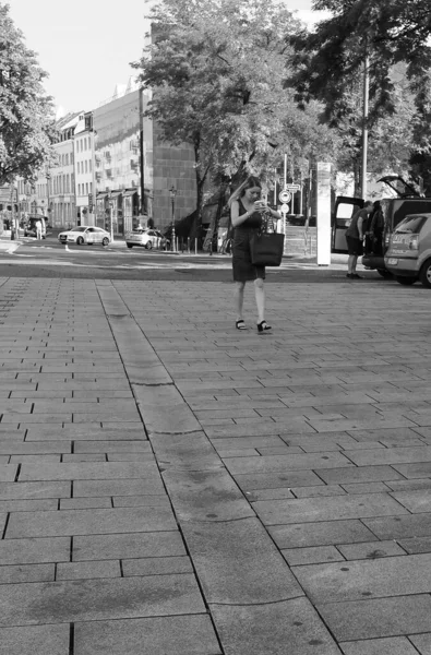 Duesseldorf Alemania Circa Agosto 2019 Personas Centro Ciudad Blanco Negro —  Fotos de Stock