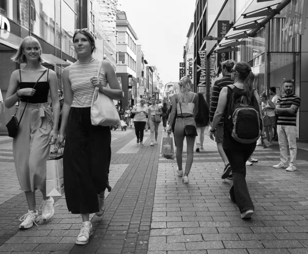 Koeln Alemania Circa Agosto 2019 Personas Calle Comercial Hohe Strasse — Foto de Stock