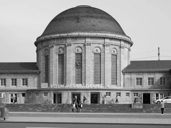 Koeln Německo Circa Srpen 2019 Messe Deutz Bahnhof Stanice Černobílé — Stock fotografie