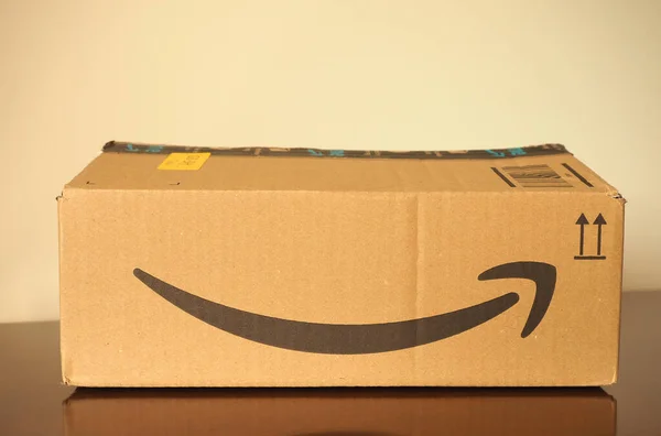 London Circa April 2020 Amazon Packet — Stock Photo, Image