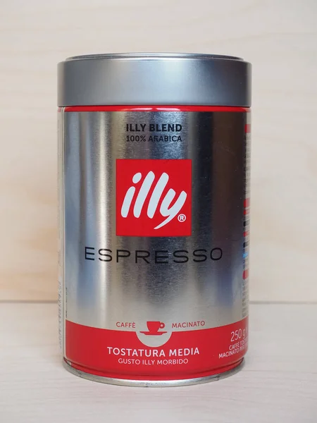 Trieste Włochy Circa Marca 2020 Illy Logo Puszce Kawie — Zdjęcie stockowe