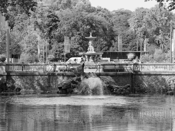 Düsseldorf Kirchenaugust 2019 Tritonbrunnen Stadtgraben Der Königsallee Schwarz Weiß — Stockfoto