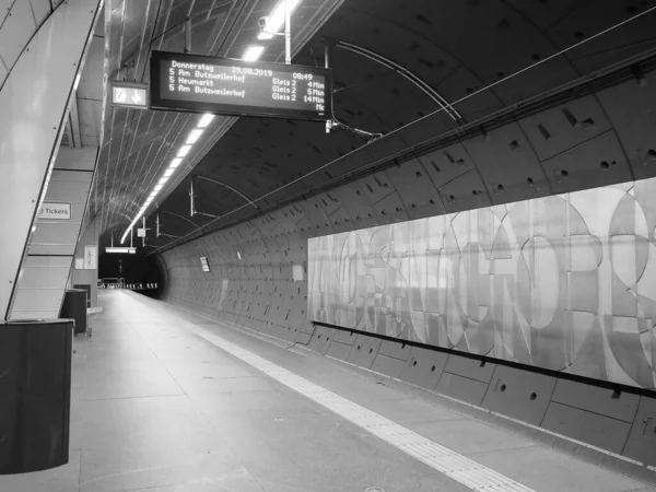 Koeln Tyskland Circa August 2019 Tunnelbanestation Rathaus Rådhuset Svartvitt — Stockfoto