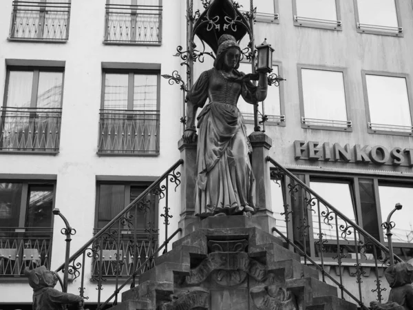 Koeln Alemania Circa Agosto 2019 Heinzelmaennchenbrunnen Fuente Blanco Negro —  Fotos de Stock