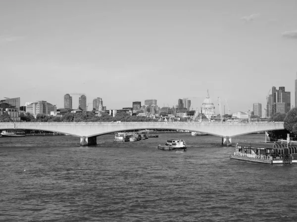 London Ngiltere Circa September 2019 Thames Nehri Nin Siyah Beyaz — Stok fotoğraf