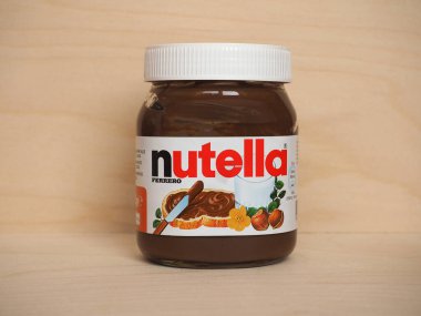 ALBA, İtalya - CRCA Nisan 2020 Nutella Ferrero kremi kavanozu