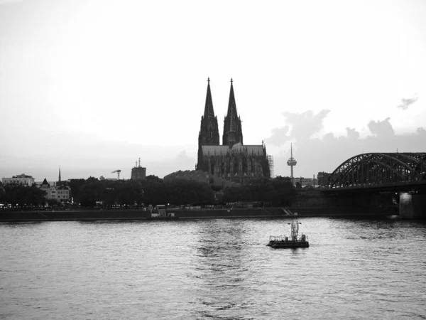 Uitzicht Stad Koeln Duitsland Vanaf Rivier Nachts Zwart Wit — Stockfoto