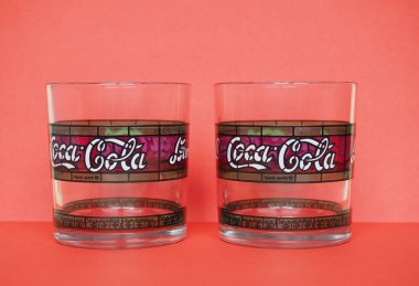 ATLANTA, ABD - CRCA Nisan 2020: Coca Cola gözlükleri