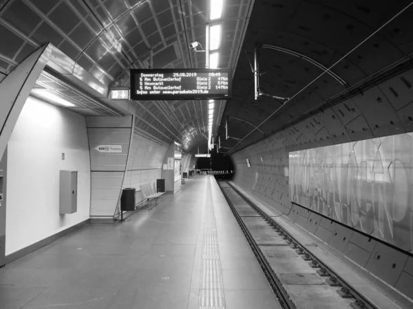 ケルン ドイツ Circa 2019年8月 ラタウス タウンホール 地下鉄駅黒と白 — ストック写真