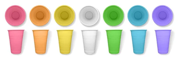 Set of realistic plastic cup on a white background. — Stock Vector