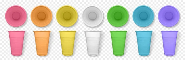 Set di tazza di plastica realistica su uno sfondo trasparente . — Vettoriale Stock