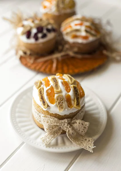Hermoso pastel de Pascua tradicional kulich —  Fotos de Stock