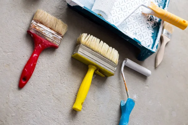 Farklı boyutlarda boyama duvarları ve tavanı için silindirler