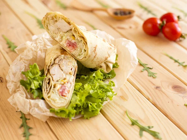 Mexikói burrito a csirkehús (tyúkhus) — Stock Fotó