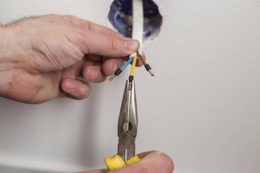 yeni bir evde ışık yükleme elektrikçi